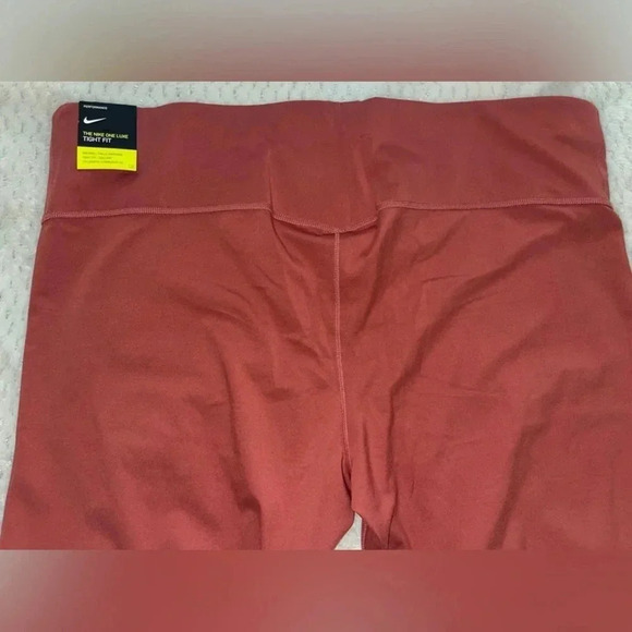 Nike One Luxe Tight Fit Leggings - NWT - Picture 5 of 7